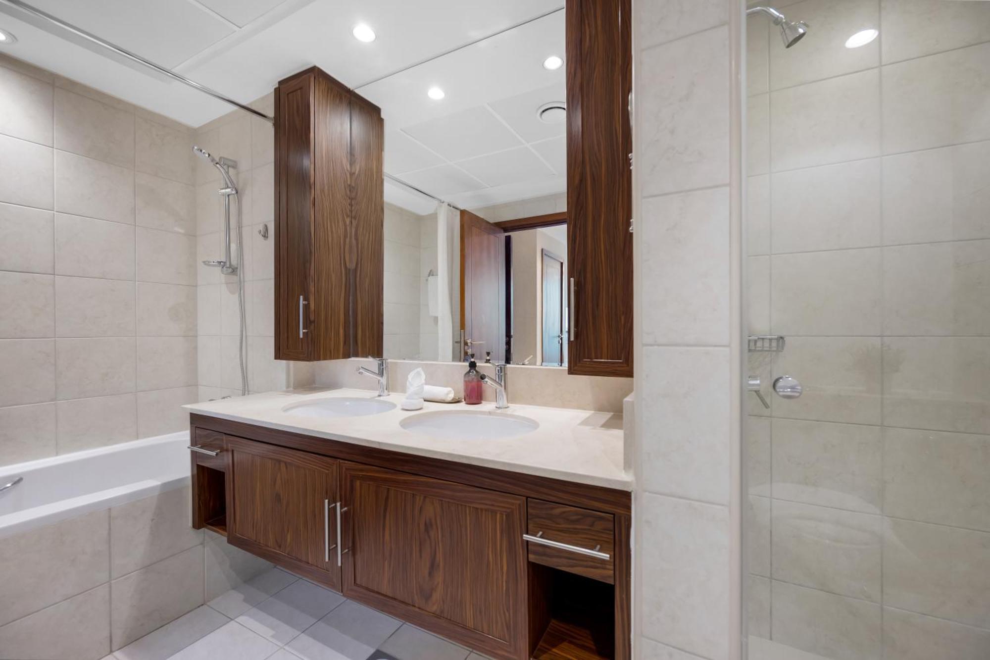 Apartment Durrani Homes - Lumina Grand 3br With Burj Khalifa And Fountain Views Dubai